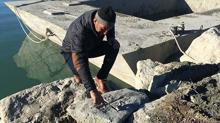 Van Gölünden haç figürlü taşlar çıktı