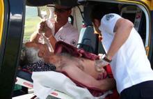 Yıldırım çarpan babalarını toprağa gömüp yardım beklediler