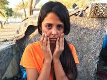 Akıl almaz olay 11 aile sopalarla mahalleden kovuldu...