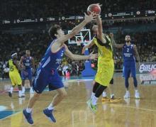 Fenerbahçe - Anadolu Efes: 77-69