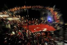 Fener alayında 600 metrelik Türk bayrağı açıldı