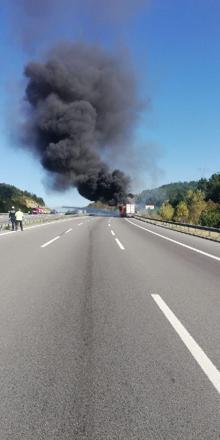 TEMde TIR yangını Trafik ulaşıma kapatıldı