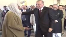 Cumhurbaşkanı Erdoğan Pakistanda Cuma namazında dikkat çeken görüntü