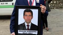Koranavirüse yenik düşen klinik destek görevlisi gözyaşları ile uğurlandı