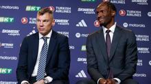 Sarunas Jasikevicius ve Nigel Hayes Davisin basın toplantısından kareler