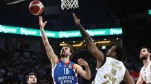 Anadolu Efes - Fenerbahçe Beko maçından kareler
