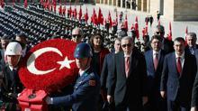 Cumhurbaşkanı Erdoğan başkanlığındaki devlet erkanı Anıtkabiri ziyaret etti