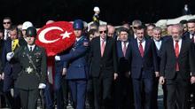 Cumhurbaşkanı Erdoğan başkanlığındaki devlet erkanı Anıtkabiri ziyaret etti