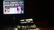 Edip Akbayrama veda Kızı Türkü Akbayram gözyaşlarına boğuldu