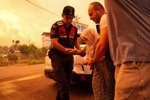 İzmir’in orman yangını 5 mahalle tahliye ediliyor