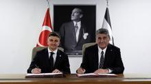 Rıdvan Yılmazın imza töreninden kareler