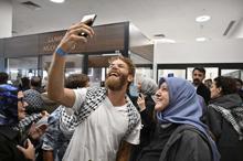 İsrailin alıkoyduğu aktivistleri Türkiyeye getiren uçak İstanbula ulaştı İşte o görüntüler