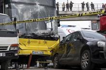 İETT otobüsü durağa daldı: 1 kişi altında kaldı Ölü ve yaralılar var