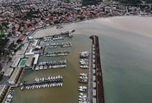 Foçayı sağanak vurdu Hayat durma noktasına geldi