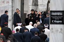 İstanbuldaki temasları süren Papa 14. Leo, Sultanahmet Camiine geldi