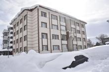 Kar 1 metreyi aştı, irtibat kesildi Kentte her yer buza dönüştü