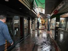 Sağanak İzmir’de hayatı felç etti Vatandaş isyanda: Altyapı da, çalışma da yok