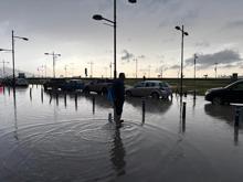 Sağanak İzmir’de hayatı felç etti Vatandaş isyanda: Altyapı da, çalışma da yok