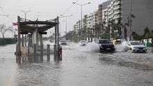 İzmirde fırtına nedeniyle deniz taştı