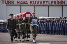 Nil, şehit babasını uğurladı Gözyaşları sel oldu