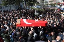 Öğrencisinin bıçakladığı Fatma öğretmen son yolculuğuna uğurlandı Çocuğu tabutun başından ayrılmadı