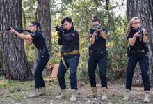 Antalyada bir Nene Hatun ruhu: 4 kadın atış eğitmeni yılda 25 bin polise silah tutmayı öğretiyor