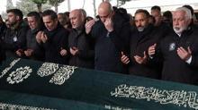 Cenaze töreninde duygusal anlar Erol Köse gözyaşlarıyla son yolculuğuna uğurlandı
