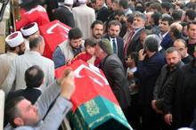 Kahramanmaraş’ta okuldaki saldırıda yaşamını yitiren öğrenciler toprağa verildi
