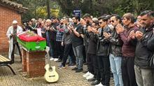 Cenaze töreninde duygusal anlar Şarkıcı Rıza Tamer son yolculuğuna uğurlandı