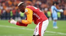 Fotoğraflarla Victor Osimhenden Fenerbahçeye sargı göndermesi