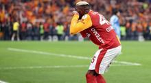 Fotoğraflarla Victor Osimhenden Fenerbahçeye sargı göndermesi