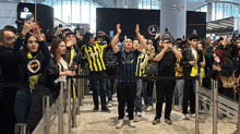 İstanbuldan ayrılan Domenico Tedescoya havalimanında Fenerbahçe taraftarından ilgi İşte fotoğraflar