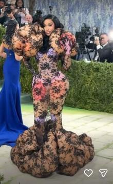 Geceye damga vurdu: Cardi B, 2026 Met Galaya bağırsak olarak katıldı