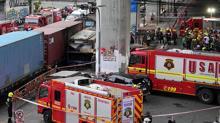 Bangkok’ta yük treni yolcu otobüsüne çarptı Korkunç görüntüler...