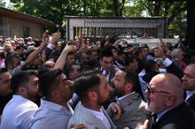 CHPliler arasında Meclisin giriş kapılarında gerginlik