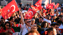 24 yıllık hasretin ardından tarihi sabah Dünya Kupası heyecanı sokaklara taştı: Türkiye kırmızı-beyaza büründü