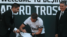 Beşiktaş, Trossarda imza töreni düzenledi