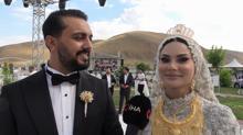 Aşirete gelin gitti, takı töreninde rekor kırıldı Para sayma makinesi kuruldu