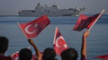 TCG Anadolu TEKNOFEST Mavi Vatan öncesi Yalovada selamlama geçişi yaptı