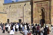 Sivasta namaz kılan silüete ziyaretçi akını Her gün aynı saatte ortaya çıkıyor