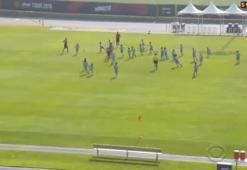 M. United'lı futbolcular ve Mourinho 100 çocuğa karşı!