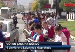 9 bin öğrenci kaldırımda kitap okudu