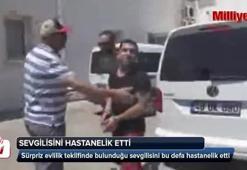 Sürpriz evlilik teklifinde bulunduğu sevgilisini hastanelik etti