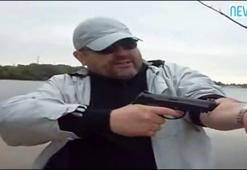 Namluyu koluna dayadı ve...