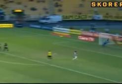 Thiago Neves'ten usta işi aşırtma!