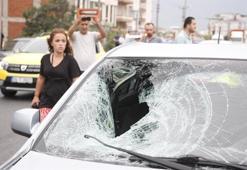 Feci kaza! Gözlüğü ve şapkası otomobilin camına yapıştı