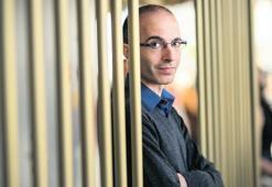 Harari’den ders kitabı