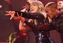 Taylor Swift'i yağmur bile durduramadı