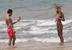 Ed Westwick ile Jessica Serfaty sahilde aşka geldi