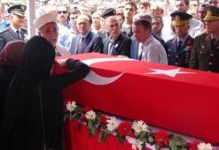 Son dakika haber: Şehidin cenazesine binlerce kişi katıldı